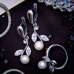 Гарнитур посеребрение 2 предмета: серьги, кольцо «Жемчуг речной» цветы 17 размер