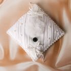 Подушечка для колец со шляпками, белая Подушечка для колец со шляпками, белая
