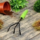 Рыхлитель, длина 38 см, 3 зубца, пластиковая ручка Рыхлитель, длина 38 см, 3 зубца, пластиковая ручка