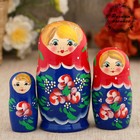 Матрёшка «Красные цветочки», красный платок, 3 кукольная, 9 см Матрёшка «Красные цветочки», красный платок, 3 кукольная, 9 см